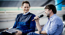 Ferrari, Elkann: «America's Cup? Nostra barca va oltre le regole». Soldini:«Il varo dell'imbarcazione nel 2026» Ferrari, Elkann: «America's Cup? Nostra barca va oltre le regole». Soldini:«Il varo dell'imbarcazione nel 2026»