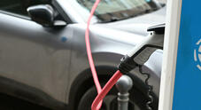 Auto elettriche, da inizio 2025 in Italia crescita sostanziosa: +29,7%. La quota mercato sale al 5,2%