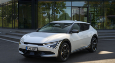 Kia EV6 2025, design futuristico e tecnologia da premium