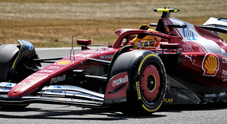 GP di Silverstone, libere 1: sul circuito di casa si esalta Hamilton che porta la Ferrari davanti alle due McLaren