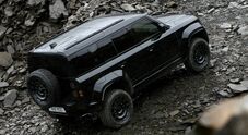 Defender OCTA ancora più “cattiva” in versione Black. L'inarrestabile Land Rover si pone al vertice delle prestazioni estreme