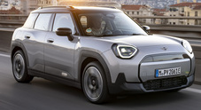 Mini Aceman, l'elettrica che punta sullo stile originale. Una cittadina che non disdegna il fuoriporta: autonomia fino a 407 km