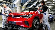 Germania, crescono le esportazioni di auto, per le elettriche è boom (+25%)