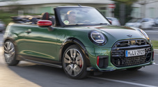 Mini John Cooper Works Cabrio, la “piccola peste” è capace di regalare prestazioni da autentica sportiva