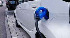 Francia, studio rivela che con auto elettriche famiglie possono risparmiare 1600 euro l'anno