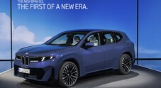 Bmw iX3, ad inizio 2026 primo modello della “nuova era”. Al debutto una tecnologia elettrica evoluta