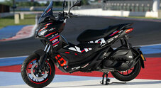 Aprilia SR GT Replica 2025, lo scooter vestito da MotoGP. Adotta livrea ufficiale utilizzata da Martin e Bezzecchi