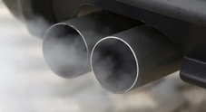 Stop alle auto inquinanti dal 2035, ecco le regole UE. Revisione prevista a inizio 2026