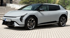 Kia EV4, l’elettrica di segmento C con un’abitabilità da record e un’autonomia di oltre 600 km parte da 37.950 euro