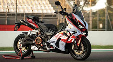 Italjet, debutto a Imola per il nuovo Dragster 700 Twin. Maxi scooter da 68 cv che unisce anima racing e versatilità