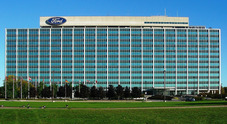 Ford lascia la Glass House di Dearborn, nuova sede entro fine anno. L'edificio storico verrà smantellato dopo quasi 70 anni