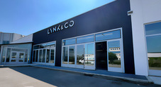 Lynk & Co accelera la crescita in Europa e parte da Modena. Aperto primo showroom interamente dedicato al brand