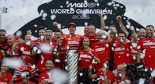 Marquez come Rossi vince il settimo titolo di MotoGP. Bagnaia risorge e si prende il GP del Giappone