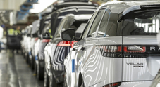 Jaguar-Land Rover riprende produzione in Gb dopo cyberattacco. Governo inglese conferma aiuti