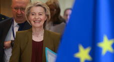 Von der Leyen: «Italia capofila su auto a guida autonoma in Ue. Più di 60 sindaci interessati a costruire la rete»