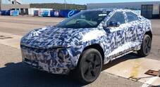 FE, il prototipo camuffato del Suv elettrico Mahindra Be.6 al circuito: potrebbe arrivare anche in Europa. Venerdì girerà anche in pista