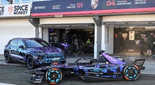 FE, le Porsche elettriche a Valencia con una livrea dedicata al trasferimento tecnologico. La Cayenne girerà anche in pista