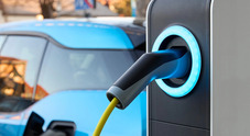Italia fanalino di coda per diffusione auto elettriche in Ue. Motus-E lancia “manifesto della ricarica”