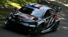 Wrc, Rally del Giappone a "eliminazione" nella sfida tra Toyota: Ogier al comando, Evans terzo e Rovanperä fuori dai giochi