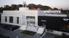 BMW Roma: la rivoluzionaria iX3 illumina l'inaugurazione della rinnovata sede di Via Salaria