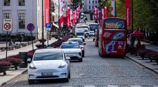 Norvegia, boom vendite auto nel 2025: a dicembre +157,7%. Mercato 95,9% di e-car ma in strada 2 su 3 ancora a combustibili fossili
