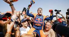 Dakar 2026, Benavides (Ktm) vince al "fotofinish", dopo 8.000 km appena due secondi di vantaggio su Brabec (Honda). Lucci di nuovo nella Top 20