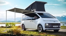 Staria Camper, debutta al CTM di Stoccarda il concept elettrico di Hyundai. Integra nel tetto un pannello solare da 520 watt