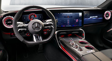 Mercedes, ecco gli spettacolari interni della nuova AMG GT Coup&eacute; 4 porte. Ha tre display ma il driver rimane al centro della scena