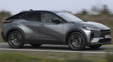 C-HR+, arriva il Suv elettrico. Piacere di guida, autonomia vera e stile coup&eacute;: la svolta Toyota per chi ama ancora guidare