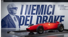 I nemici del Drake: al Mauto le monoposto inglesi che sfidarono la leggenda Ferrari