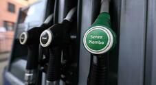 Carburanti ancora in calo, gasolio self a 2,162. Prezzo medio benzina a 1,783 euro al litro