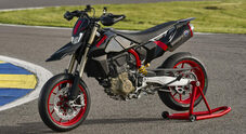 Ducati Hypermotard, ecco l'intrigante 698 Mono Nera. Leggera e compatta, con livrea total black