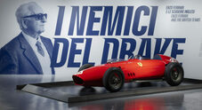 Lo sport al Mauto: dalle auto alle mitiche tute. Quella delle monoposto &egrave; dedicata ad Enzo Ferrari ed ai suoi mitici rivali inglesi