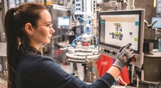 Bosch accelerazione a elettroni, maxi commessa da Mercedes. Fornir&agrave; motori elettrici per i modelli premium