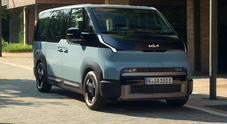 Kia PV5 Passenger si amplia con la versione a 7 posti. Configurazione con pi&ugrave; spazio e 390 km d'autonomia