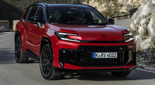 Toyota, nella RAV4 spicca la guida ottimizzata con tecnologia &ldquo;geo-fencing&rdquo;. Produzione in Giappone e listino da 53.700 euro