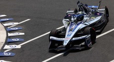 FE, Dennis (Andretti) conquista la pole per il primo Tokyo E-Prix in notturna: battuto Mortara (Mahindra)