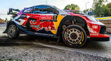 Wrc, dalla coppia Hyundai al poker Toyota in testa al rally di Finlandia: Ogier davanti a tutti. Nel Wrc2 attardate le Lancia