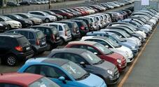Mercato usato, a luglio registra una flessione del 2%, vendute 213 vetture ogni 100 nuove. Crescono le radiazioni +2,2%