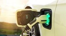 Regno Unito, avviata la revisione sugli obiettivi di CO2: l&rsquo;elettrico va veloce, ma non abbastanza