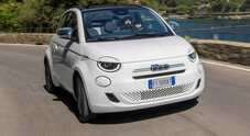 Fiat fa rivivere la Dolce Vita italiana, le emozioni della 500 Hybrid cabrio. La piccola &egrave; spinta dal 1.0 Firefly