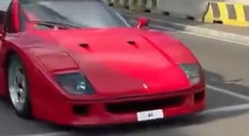 Hamilton compra una Ferrari F40, era rimasta in garage per 30 anni. Il giro a Maranello con la targa "44"