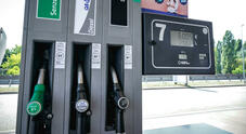 Carburanti, ancora rialzi: prezzo medio self benzina 2,067 euro al litro, gasolio 2,177