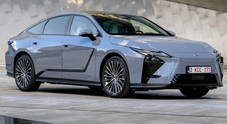 Lexus ES, l'evoluzione della berlina di lusso (ibrida ed elettrica) innalza l'asticella del comfort e allarga la gamma motori