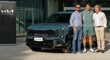 Kia, Luciano Darderi sceglie la nuova Seltos come vettura ufficiale per la sua attivit&agrave; professionale