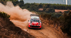Wrc, Toyota trionfa nel Rally Italia Sardegna: tripletta con vittoria di Solberg, ma il mondiale va a Evans per 4 punti