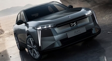 DS N&deg;7 arriva negli showroom italiani. Autonomia fino a 740 km per l'elettrica. In gamma motorizzazioni ibride