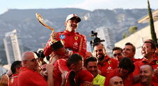 Leclerc vince per la prima volta il GP di Monaco, davanti al suo pubblico. Sainz terzo, solo sesto Verstappen