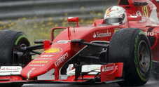 Gp Austria: pole a Hamilton, Vettel è terzo. Kimi fuori al Q1: «Sabato di m...»