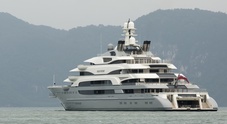 Nel golfo di Napoli Ocean Victory, uno dei 10 yacht più grandi al mondo